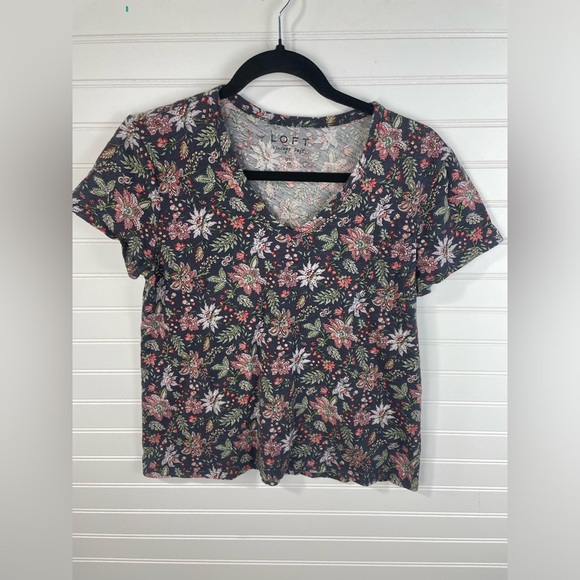 LOFT Gray Floral V-Neck Short Sleeve Vintage Soft Shirt M Women’s EUC - Picture 1 of 7